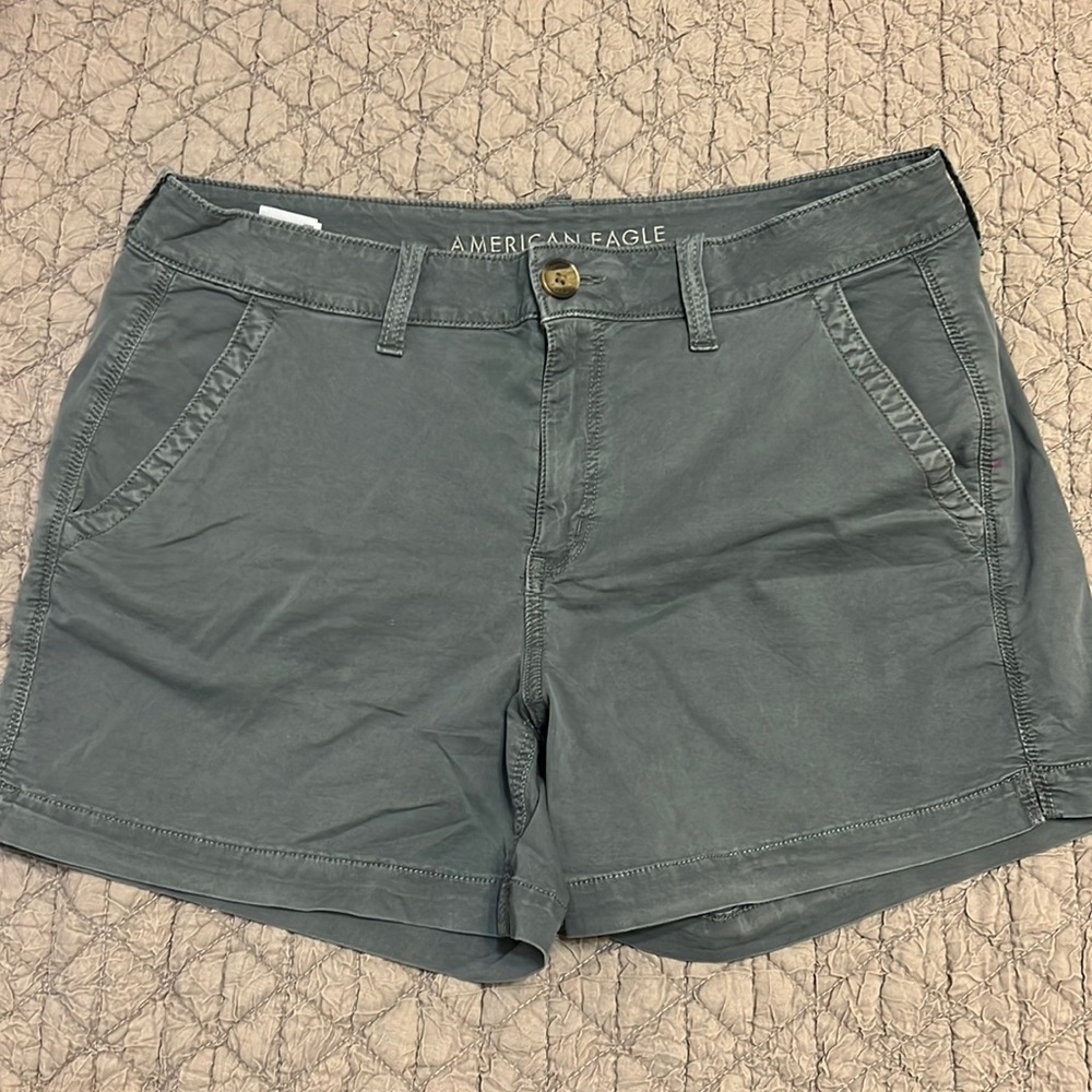 American Eagle Khaki Midi Short in Blue